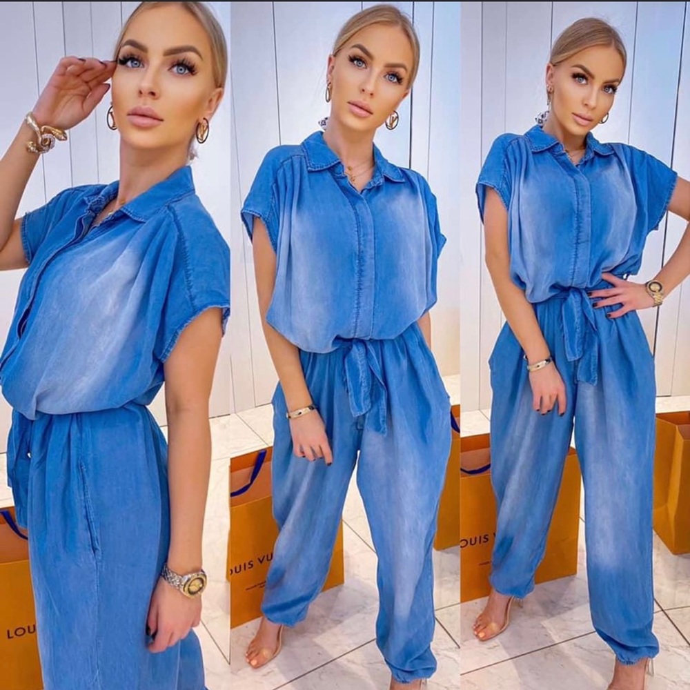 Blue denim like jumper size Uni